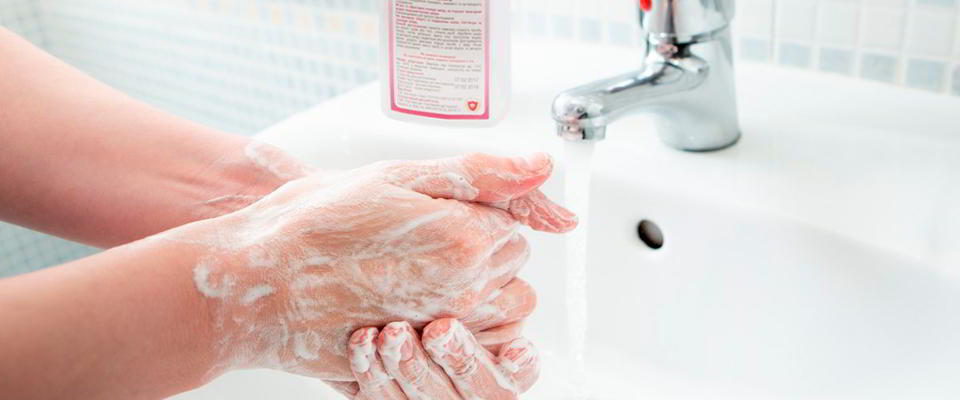 Мытье рук с помощью Винсепт жидкое 1 л с помповым дозатором